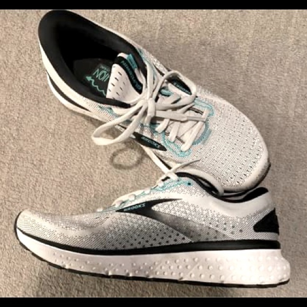 Brooks Glycerin 18, size 9 running shoes. Like new